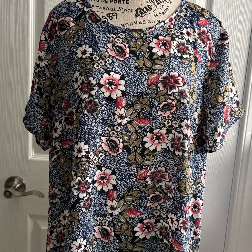 DR2 Blue and Pink Blouse with Short Sleeves